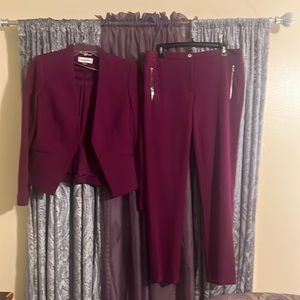 Ladies 2pc suit Good condition. Only worn once